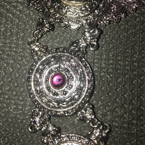 costume jewelry necklace - Picture 6 of 7